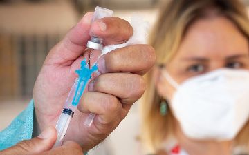 При слабом иммунитете ВОЗ предлагает сделать дополнительную дозу вакцины от коронавируса&nbsp;