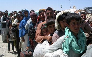 Граждане Афганистана сотнями ежедневно пытаются пересечь границу Таджикистана