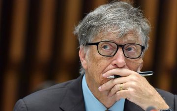 WSJ: Билл Гейтс не меньше трех раз пытался завести отношения с сотрудницами Microsoft во время романа и брака с Мелиндой Френч