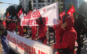 В костюмах из «Игры в кальмара»: Южную Корею охватили протесты членов профсоюза