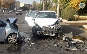 В Ташкенте 19-летний парень выехал на встречку и столкнулся со «Спарком». Один человек погиб