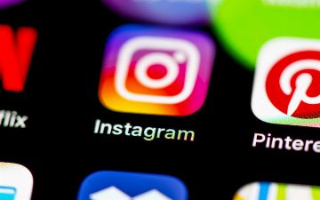 Instagram позволил всем пользователям добавлять гиперссылки в сторис
