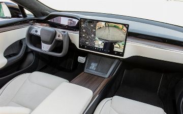 Водители Tesla получат возможность удаленно наблюдать за своей машиной в режиме реального времени через смартфон