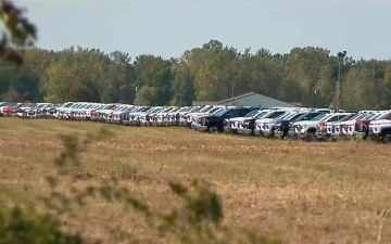General Motors «пачками» складывает неготовые автомобили на территории бывшего завода по производству микросхем