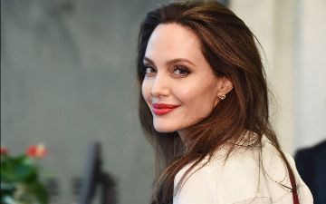 Почему Анджелина Джоли отказывается смотреть фильмы со своим участием?
