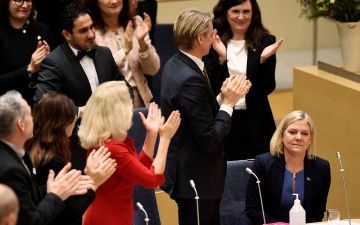 Первая женщина-премьер-министр Швеции уходит в отставку через несколько часов после назначения