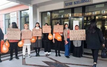 Студенты Национального Университета организовали акцию в поддержку женщин 