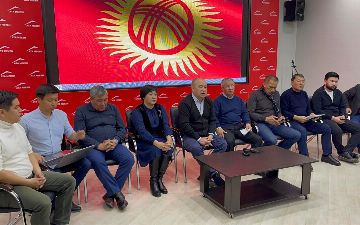 Лидеров пяти политических партий Кыргызстана не устроили парламентские выборы: они отказываются признавать итоги и выступают за перевыборы