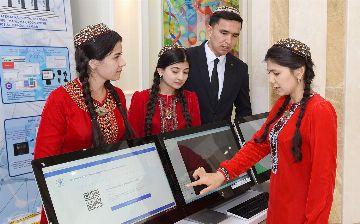 В Туркменистане от работников государственных учреждений требуют использовать только туркменский язык