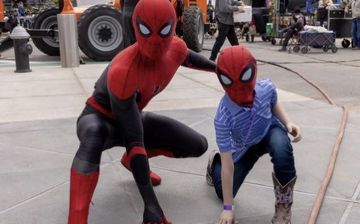 Том Холланд в костюме «Человека-паука» встретился с 6-летним мальчиком, который спас младшую сестру от собаки — видео