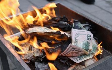 Почти 20 тысяч фальшивых долларов сожгли в Намангане
