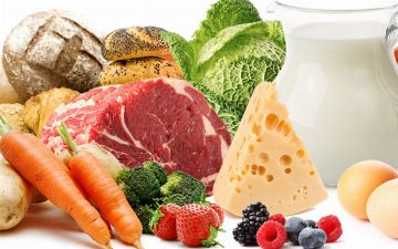 Нутрициолог порекомендовала не есть мясо и картофель вместе — какие еще продукты нельзя сочетать?