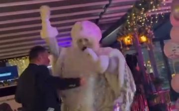 Распроcтранилось видео с Дедом-Морозом, танцующим арабские танцы 