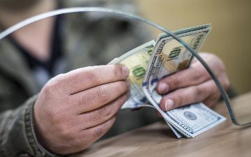 В Узбекистане повысился курс доллара 