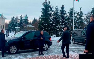 Стало известно, на каком автомобиле Путин лично заехал за Лукашенко перед переговорами