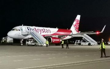 Казахстанский самолет совершил экстренную посадку в Ургенче из-за ухудшения здоровья одного из пассажиров