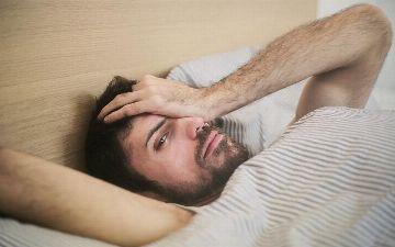 Резкий подъем от будильника опасен — рассказываем, как правильно просыпаться