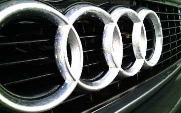 На свет появилась обновленная Audi A6: ее кадры «слили» китайские власти