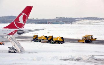 Более пяти тысяч пассажиров эвакуировали из закрытого аэропорта Стамбула 