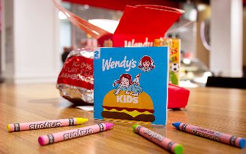 Wendy's запустила коллекционные развивающие вкладыши в специальных детских сетах Kid's Meal