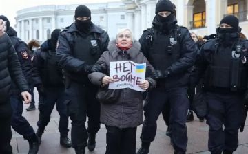 В ряде городов России проходят акции протеста против российского вторжения в Украину — фото и видео