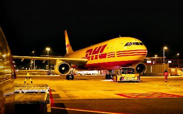 DHL приостановила доставку грузов и документов в Россию, Беларусь и Украину​