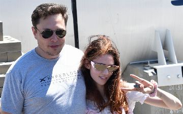 Бывшая девушка Илона Маска заявила, что основатель Tesla живет за чертой бедности