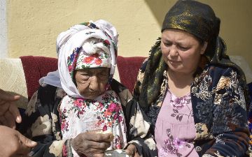114-летней жительнице Кашкадарьи выдали свидетельство о рождении