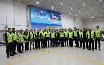 Представители Высшей школы бизнеса и предпринимательства посетили завод «UzAuto Motors» в Асаке
