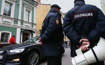 В Петербурге похитили и ограбили двух узбекистанцев