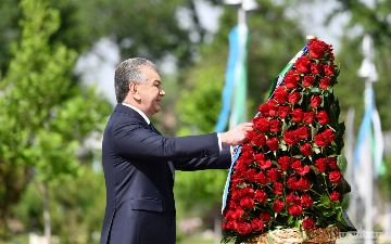 Шавкат Мирзиёев поздравил узбекистанцев с Днем памяти и почестей