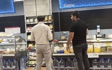 Блогер показал на видео просроченные и поврежденные товары в супермаркете Korzinka