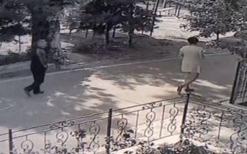 В Ташкенте мужчина домогался 17-летнюю девушки в подъезде — видео