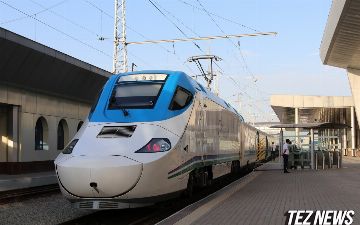 Поезд «Афросиаб» остановился почти на час по пути в Ташкент