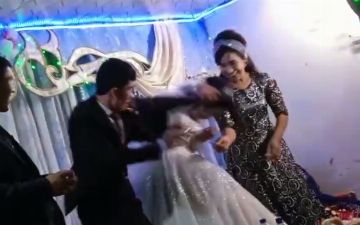Жених, ударивший невесту на свадьбе, получил административку