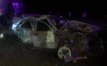 В Намангане загорелся автомобиль вместе с водителем — видео