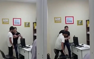 В России сотрудник миграционного отдела ударил приезжего во время оформления документов – видео
