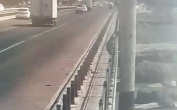 В Самарканде 18-летняя девушка пыталась спрыгнуть с моста — видео