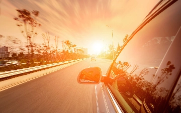 Что делать при ослеплении солнцем за рулем — автоэксперт