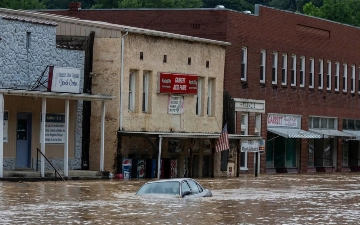 В США из-за наводнения погибли по меньшей мере 25 человек