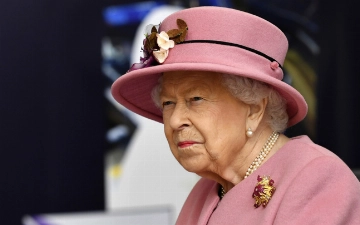 Елизавета II продолжает отменять громкие торжества