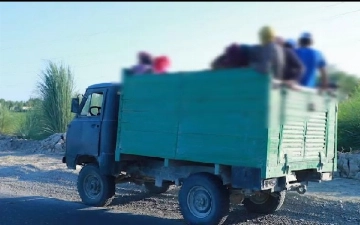 Buxoroda haydovchi "UAZ" ga 40 kishini chiqardi – video