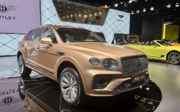 Bentley показал сразу две новые модели