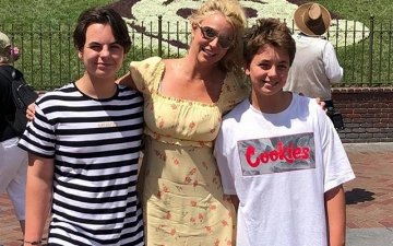 Бритни Спирс публично извинилась перед своими детьми за обнаженные фотографии