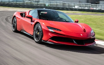 Ferrari заявляет, что их первый электрокар «разорвет» рынок