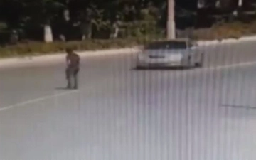 В Зарафшане водитель Lacetti сбил мужчину на пешеходном переходе — видео (18+)