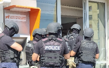 Полиция задержала грабителя, намеревавшегося взорвать себя и заложников в банке Грузии