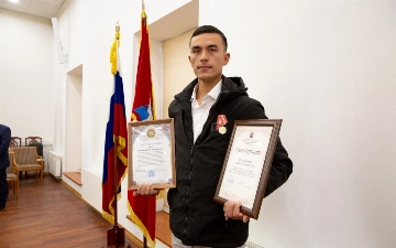 В Москве наградили узбекистанца, спасшего женщину из пожара
