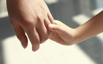 В Узбекистане предложили увеличить допустимый возраст приемных родителей