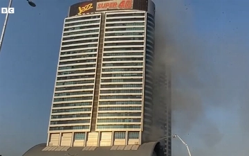 В столице Пакистана загорелся огромный торговый центр — видео